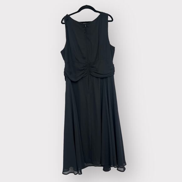 Connected Apparel | Woman’s Black Sleeveless Dress | Ruched Waist | Size 18W - Picture 3 of 6